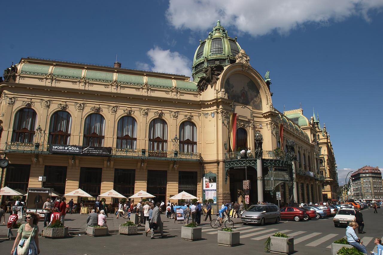 올드타운 출발: 프라하의 주요 명소를 둘러보는 2시간 버스 투어
