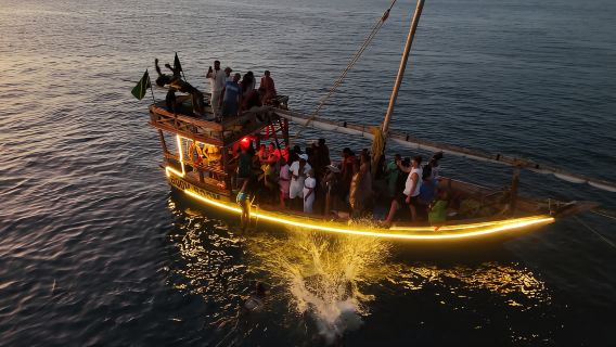 桑給巴爾日落派對巡遊，搭乘 BoomBoom Boat