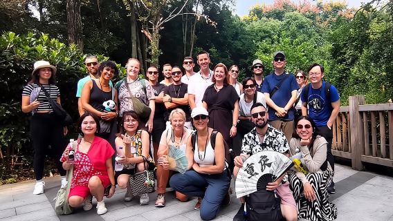 Chengdu: Panda-Basis Leshan Buddha – Englischsprachige Gruppentour