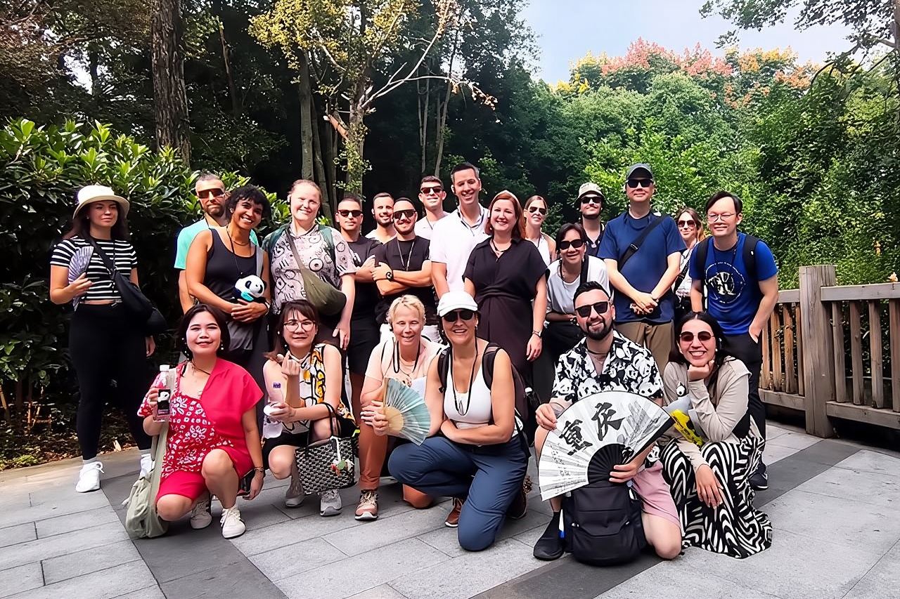 Chengdu: Panda Base Leshan Buddha Tour(or Half Day Panda Base )