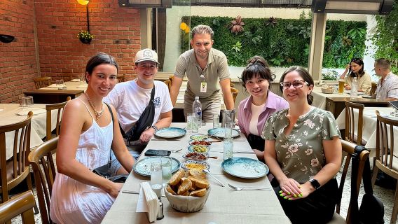 Tour culinario por Estambul: Tabernas locales y comida callejera gourmet