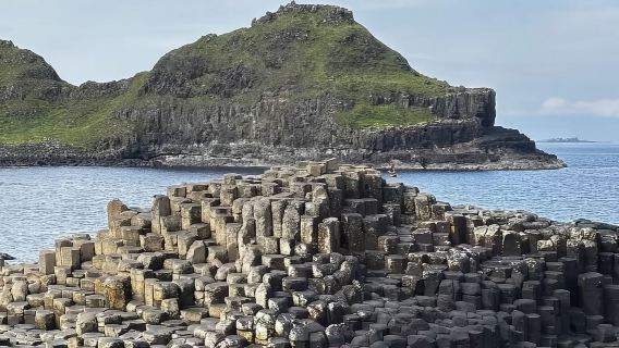 北愛爾蘭貝爾法斯特來回-巨人之路+黑暗樹籬+鄧盧斯城堡 中文