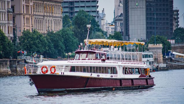 Enjoy Happy Hour Cruise