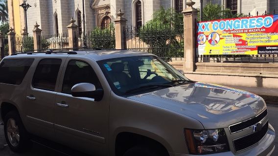 Privater Van und zweisprachiger Fahrer vor Ort