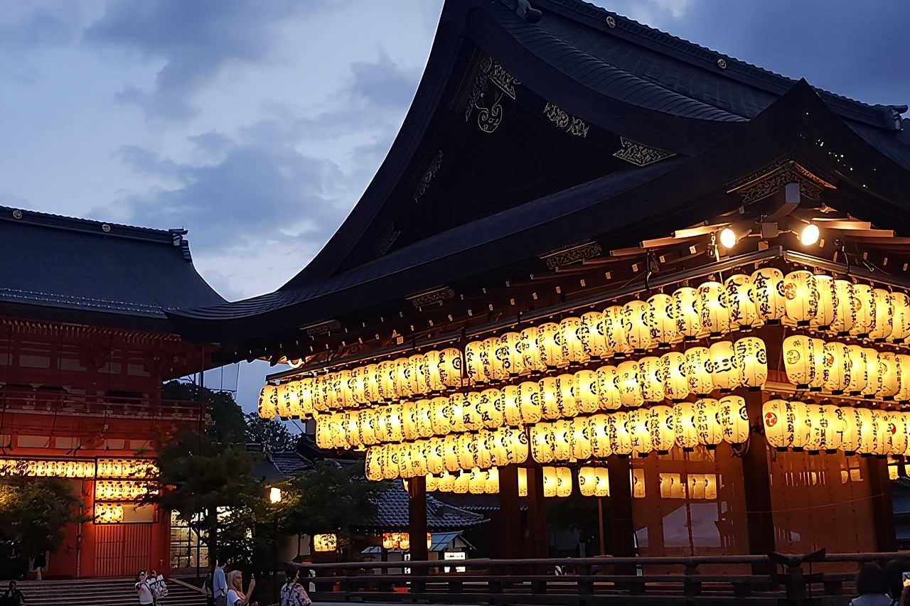 Gion y alrededores de Kioto: Gion, la vibrante vida nocturna y sus calles con todo incluido.