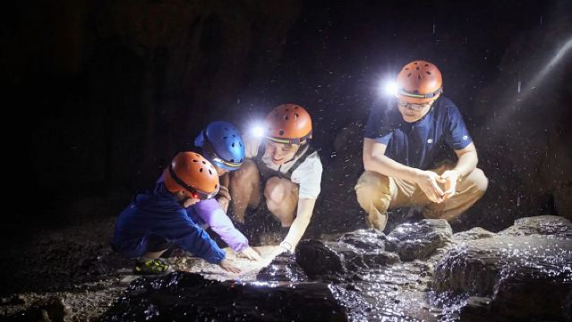 Lawatan Sehari Meneroka Gua di Guilin Yangshuo - Gua Bulan, Gua Air, Gua Layang-layang & Gua Syaitan | Bermula dari 2 orang, penghantaran tersedia untuk kumpulan besar