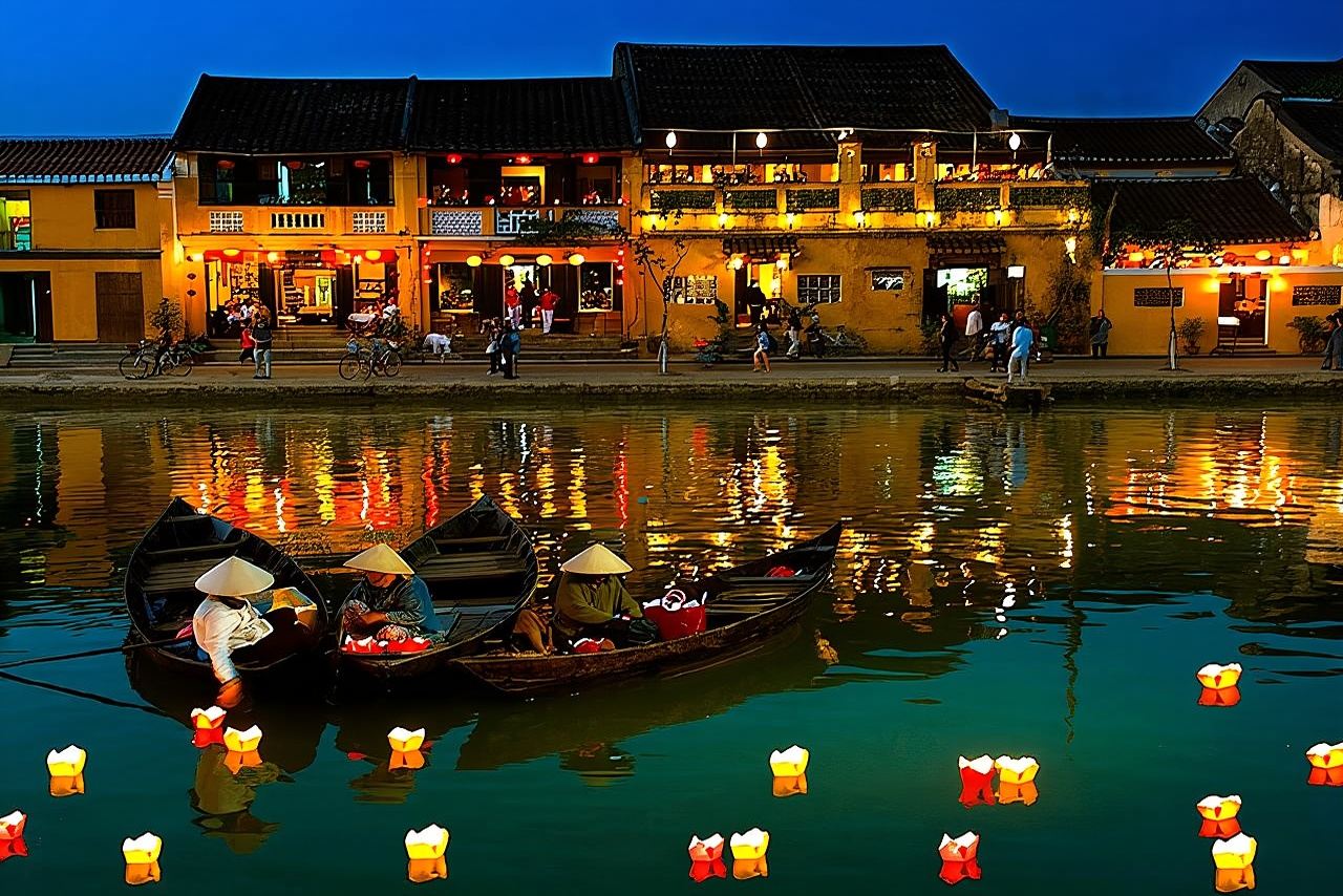 Montagna di Marmo - Lanterne colorate di Hoi An e mercato notturno di DN
