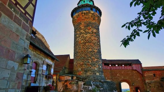 tour 1 ngày Lâu đài Nürnberg + Nhà Albrecht Dürer + Đài tưởng niệm Phiên tòa Nuremberg + Địa điểm tập trung Đảng Quốc xã