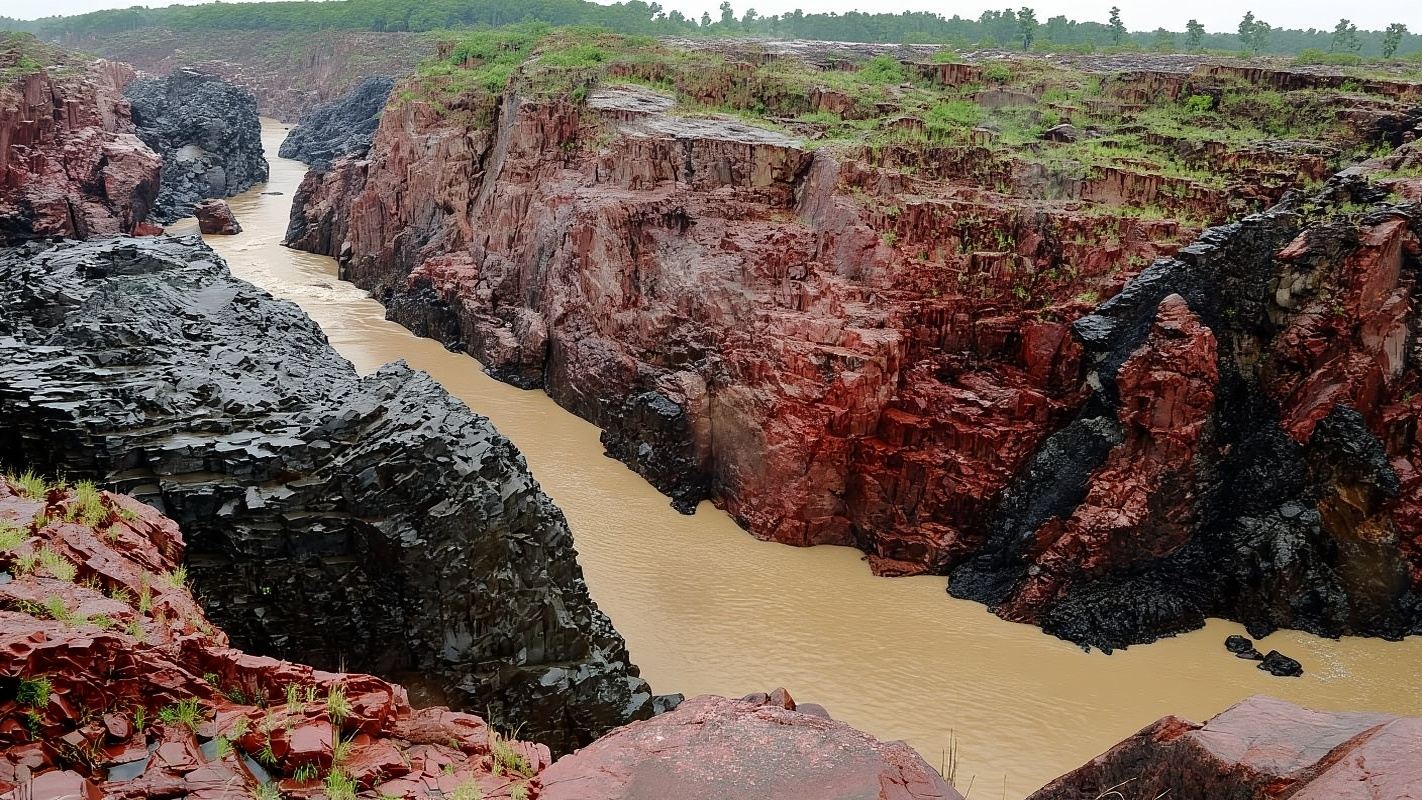 Tur 2 Hari ke Kuil Khajuraho & Air Terjun Raneh dengan Penerbangan dari Delhi