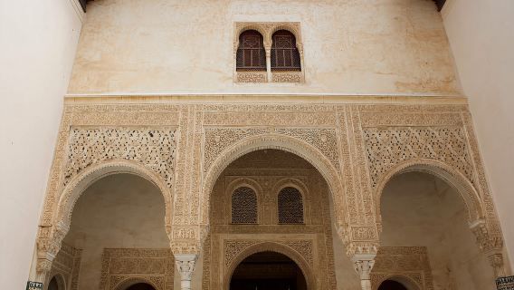 Гранада: Экскурсия по Альгамбре с посещением дворцов Насридов