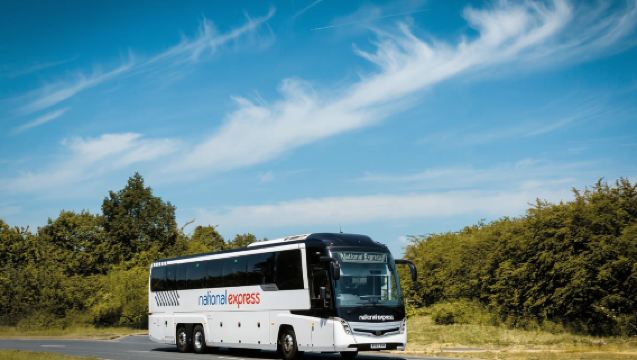 Aéroport de Londres Gatwick : Service de transfert en bus aller-retour vers le centre de Londres (départs fréquents + annulation possible jusqu'à 1 jour avant + achat instantané)