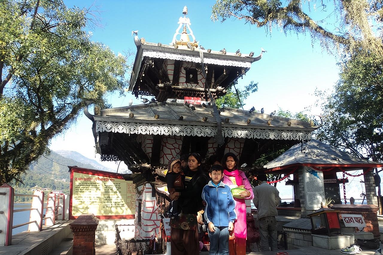 Pokhara: tour della città di un giorno in autobus condiviso