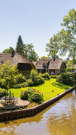 From Amsterdam: Giethoorn 1-day tour including cruise