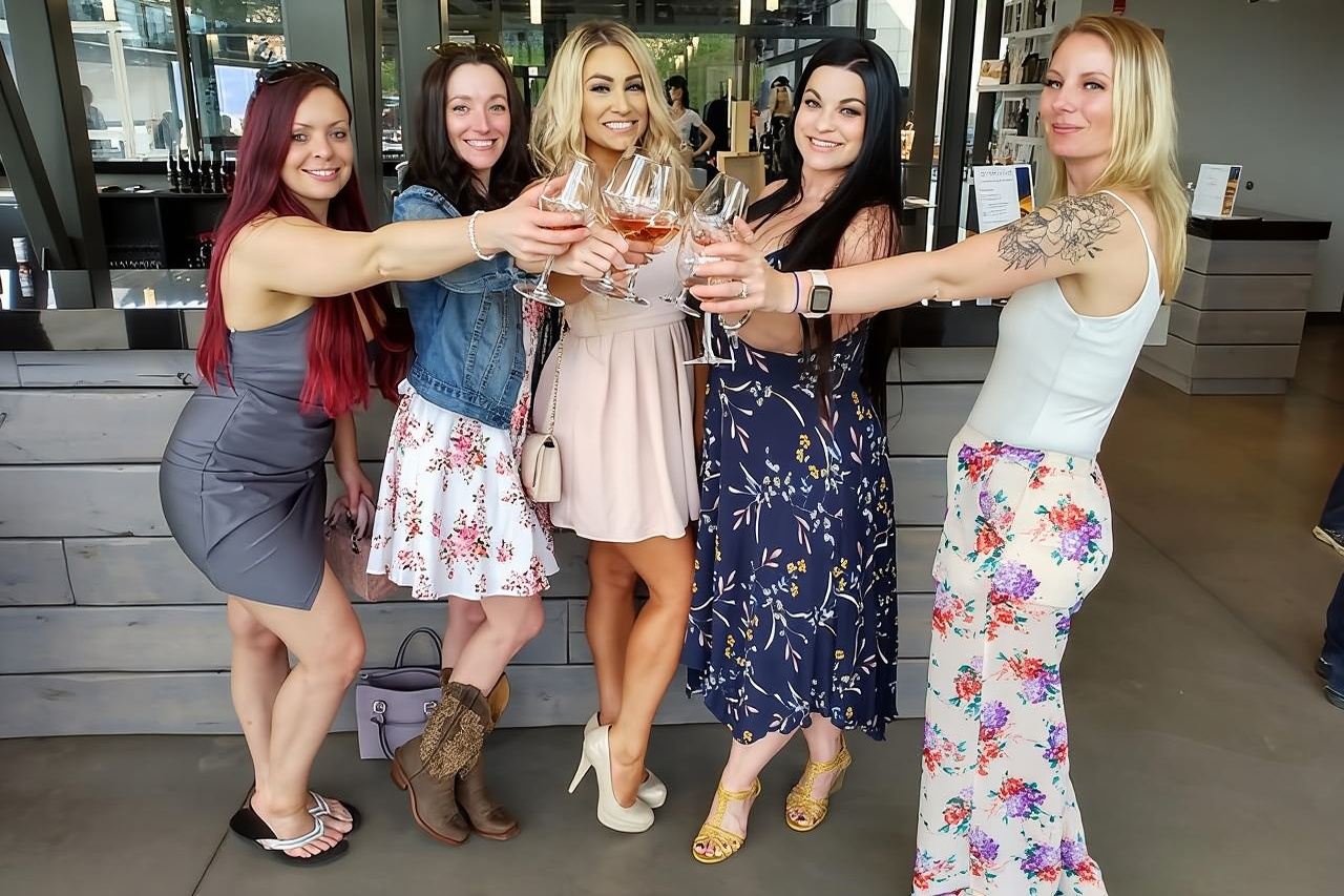 Excursión escénica a la región de los lagos con cata de vinos