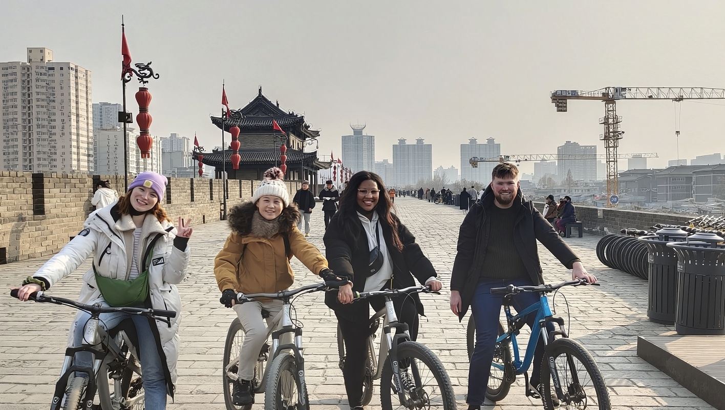 Xi'an Private Day Tour: Xian Museum/Ancient City Wall/Food Exploration in Muslim Quarter