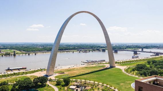St Louis Arch and River Cruise Small Group Walking Tour