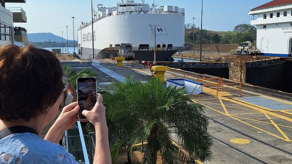 Recorrido por el Canal de Panamá: Esclusas de Miraflores y Zona del Canal