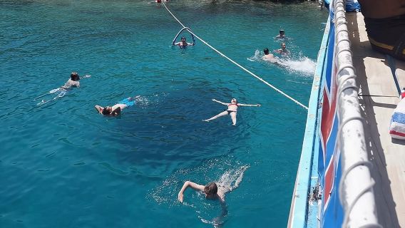 Perjalanan Perahu ke 12 Pulau Fethiye dengan Makan Siang