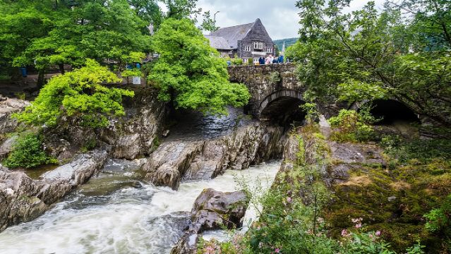 Snowdonia & Chester Day Tour from Manchester Including Admission
