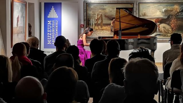 Daily live piano Chopin's concerts at 6:30 pm in the Warsaw Archdiocese Museum