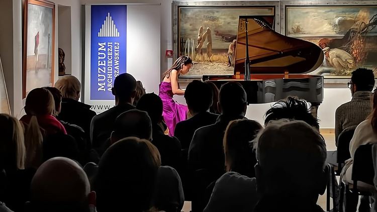 Daily live piano Chopin's concerts at 6:30 pm in the Warsaw