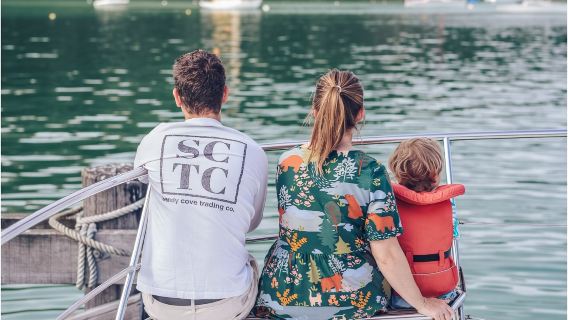 アカロア・ドルフィン・ハーバー自然クルーズツアー【豪華カタマラン船・ドリンク&ベーカリー付き】