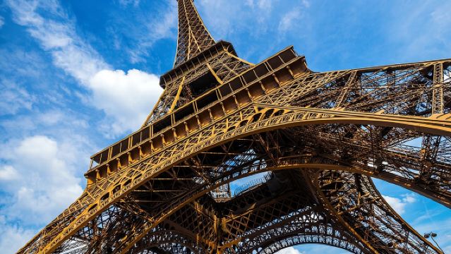 ประสบการณ์ปีนหอคอยไอเฟลพร้อมไกด์และอัพเกรดสู่จุดสูงสุด (เลือกได้)