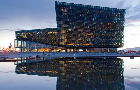 極地維京村+珍珠樓+火山熔岩區公園+觀鯨10小時包車行