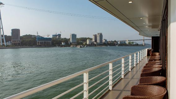 Du thuyền sang trọng 5 sao hàng đầu Vịnh Hạ Long kèm bữa trưa tự chọn