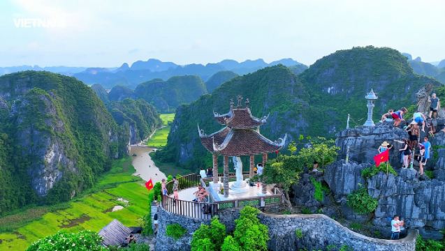 Ninh Binh Sunrise Motobike Tour Mua Cave, Trang An Boat Ride
