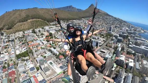 เคปทาวน์: พาราไกลดิ้งแบบ Tandem พร้อมชมวิวเทเบิลเมาน์เทน