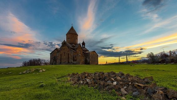 Tour en grupo: Amberd, Aragats, Saghmosavank, Alphabet Alley