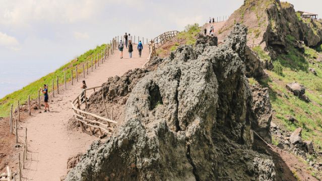 Pompeii and Mt. Vesuvius - Private Tour with Priority Access