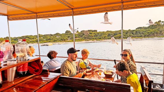 ファジャナ：ブリユニ諸島＆孔雀見学（オプションで昼食付き）