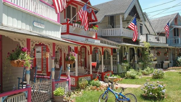 Martha's Vineyard: Day Trip from Boston + Roundtrip Transfer