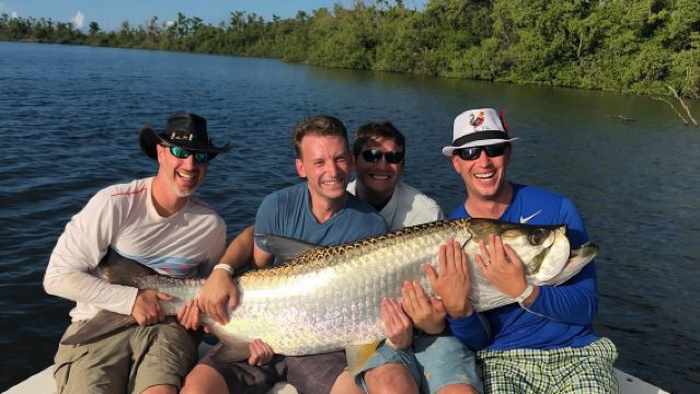 Sewa Kapal Sewa untuk Memancing Ikan Tarpon & Snook dengan Peralatan Pancing Ringan