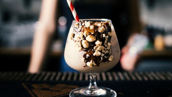 ロンドンフード&ドリンク体験:チョコレートカクテルクラブバーツアー【デザート各種/友達同士で集まってチームビルディング/お店巡りに最適】