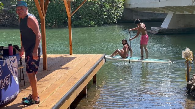 Noleggio paddle board sul fiume Haleiwa con Blue Planet Adventure Co.