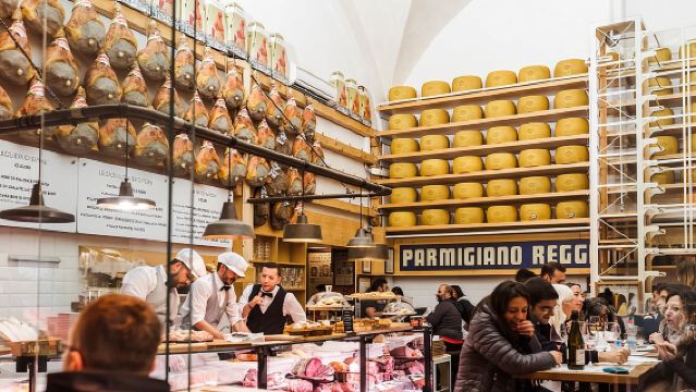 Bologna Private Highlights & Hidden Gems Tour with a Local
