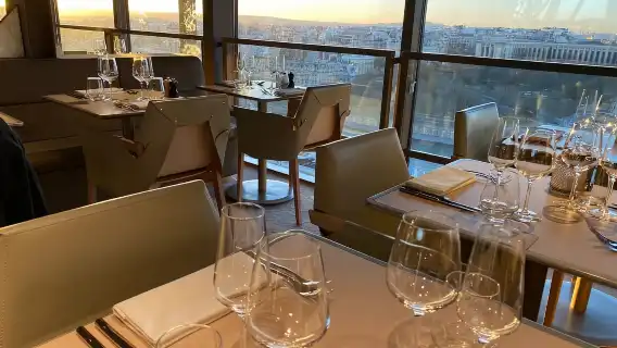 パリ エッフェル塔 マダムブラッスリー レストラン ディナー【グルメ体験/エッフェル塔】