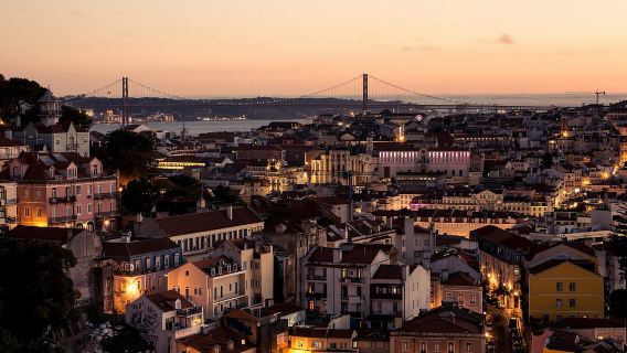 Lisboa de noche: Paseo fotográfico por las horas dorada y azul