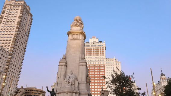 Madrid: Private Tour mit versteckten Schätzen und lokalen Geheimnissen