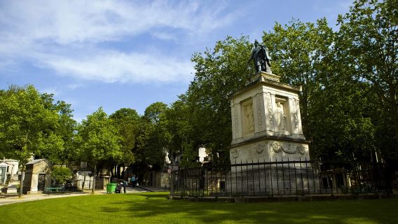 法國巴黎深度靜謐遊-尋訪名人墓-拉雪茲公墓-中文包車