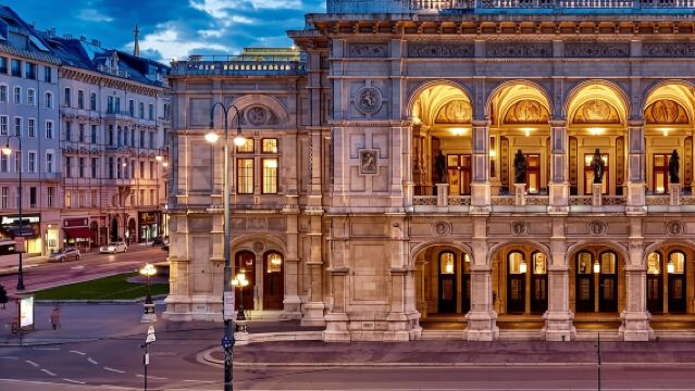 奧地利維也納美景宮+藝術史博物館【中文專車-舒適純淨】