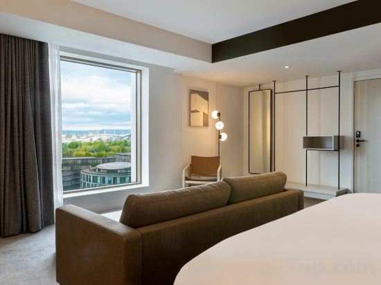 Leonardo Hotel Manchester Piccadilly - Tap to explore photos