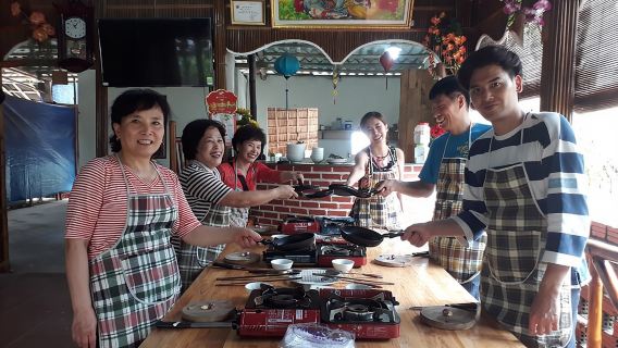 Hoi An Eco Tour & Cooking Class ( local market ,basket boat ,fishing,cooking )