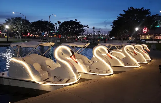 長灘彩虹潟湖夜間天鵝船遊覽