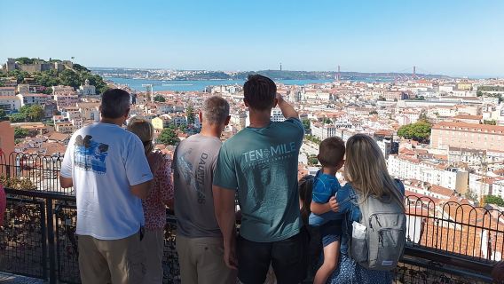 Tour privado en minivan por Lisboa Alfama Baixa Belém con guía local