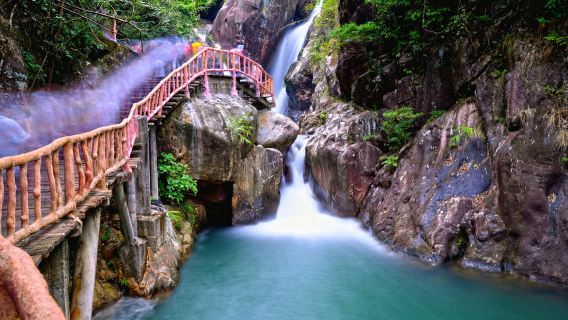 Индивидуальная однодневная экскурсия в Гуанчжоу: Байшуйчжай и город кино 1978 года