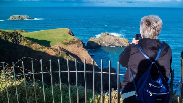 Giants Causeway and Castles from Belfast: Guided Tour